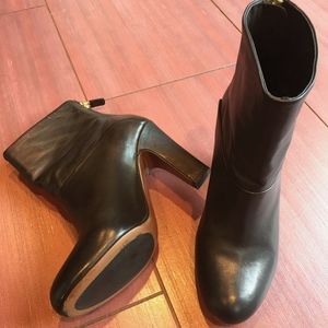 Lola Cruz leather bootie